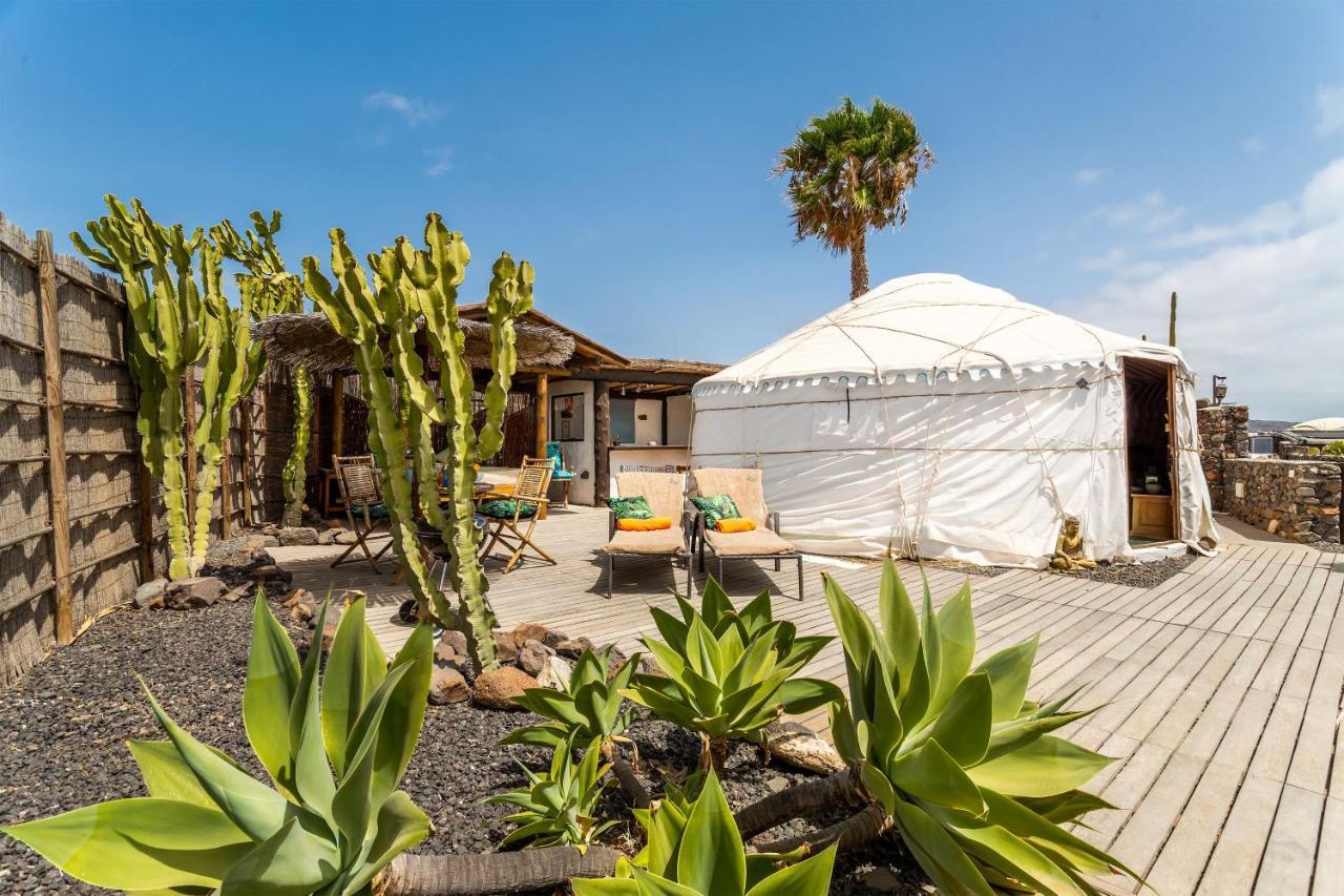 Finca De Arrieta Village - Yurts And Stone Cottages - Shared Pool - Walking Distance To Arrieta Beach - Off Grid Tabayesco Exterior photo