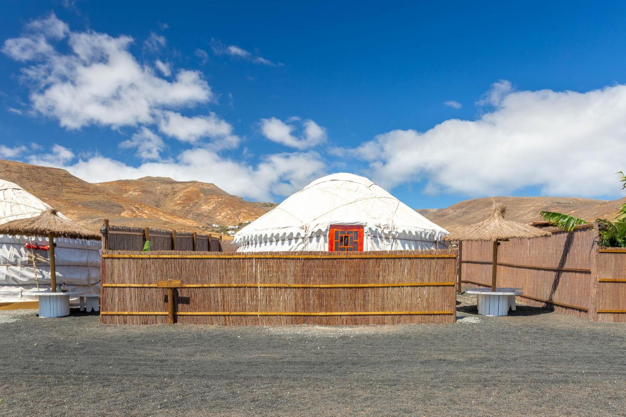 Finca De Arrieta Village - Yurts And Stone Cottages - Shared Pool - Walking Distance To Arrieta Beach - Off Grid Tabayesco Exterior photo