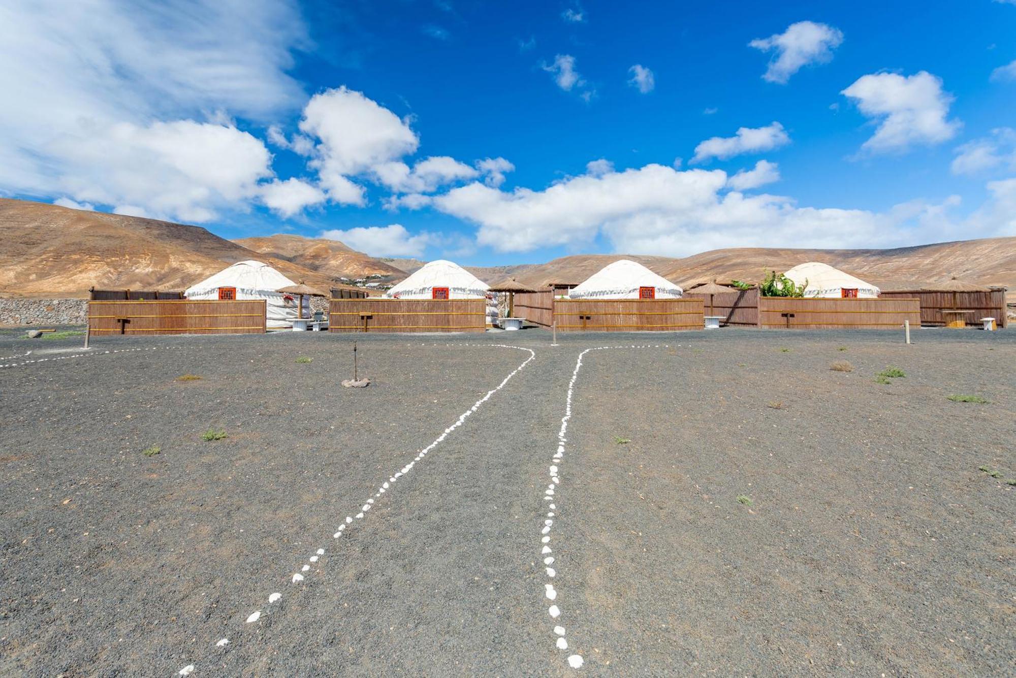 Finca De Arrieta Village - Yurts And Stone Cottages - Shared Pool - Walking Distance To Arrieta Beach - Off Grid Tabayesco Exterior photo