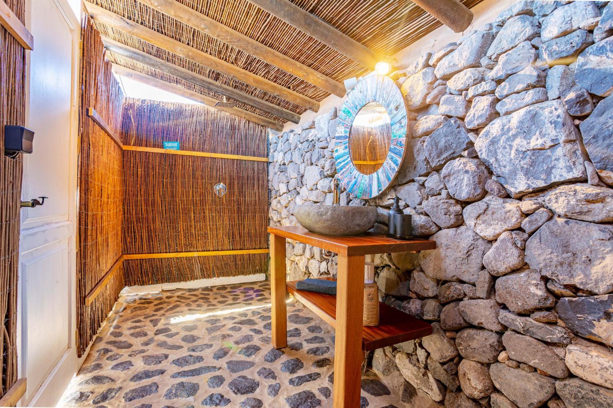 Finca De Arrieta Village - Yurts And Stone Cottages - Shared Pool - Walking Distance To Arrieta Beach - Off Grid Tabayesco Exterior photo