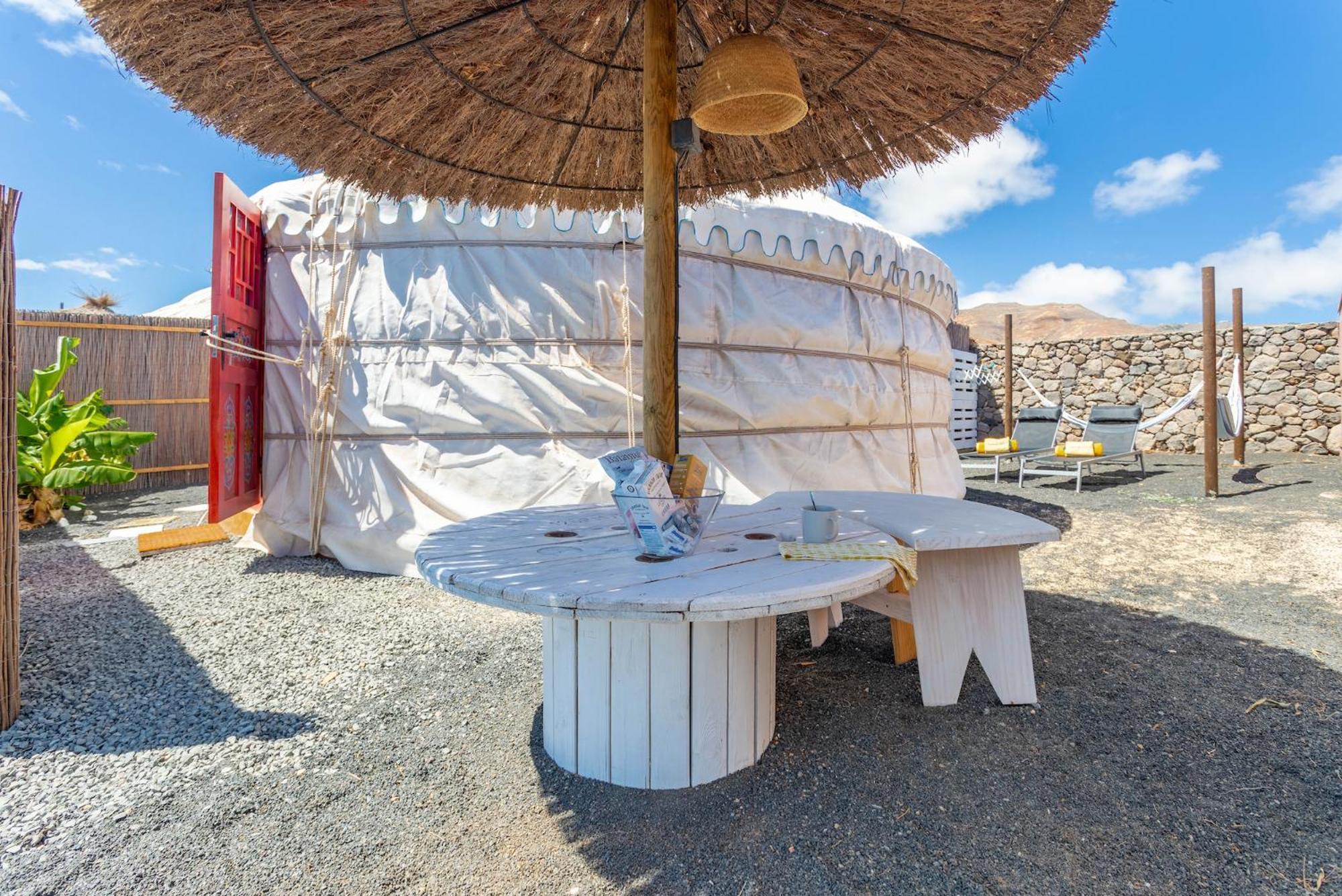 Finca De Arrieta Village - Yurts And Stone Cottages - Shared Pool - Walking Distance To Arrieta Beach - Off Grid Tabayesco Exterior photo