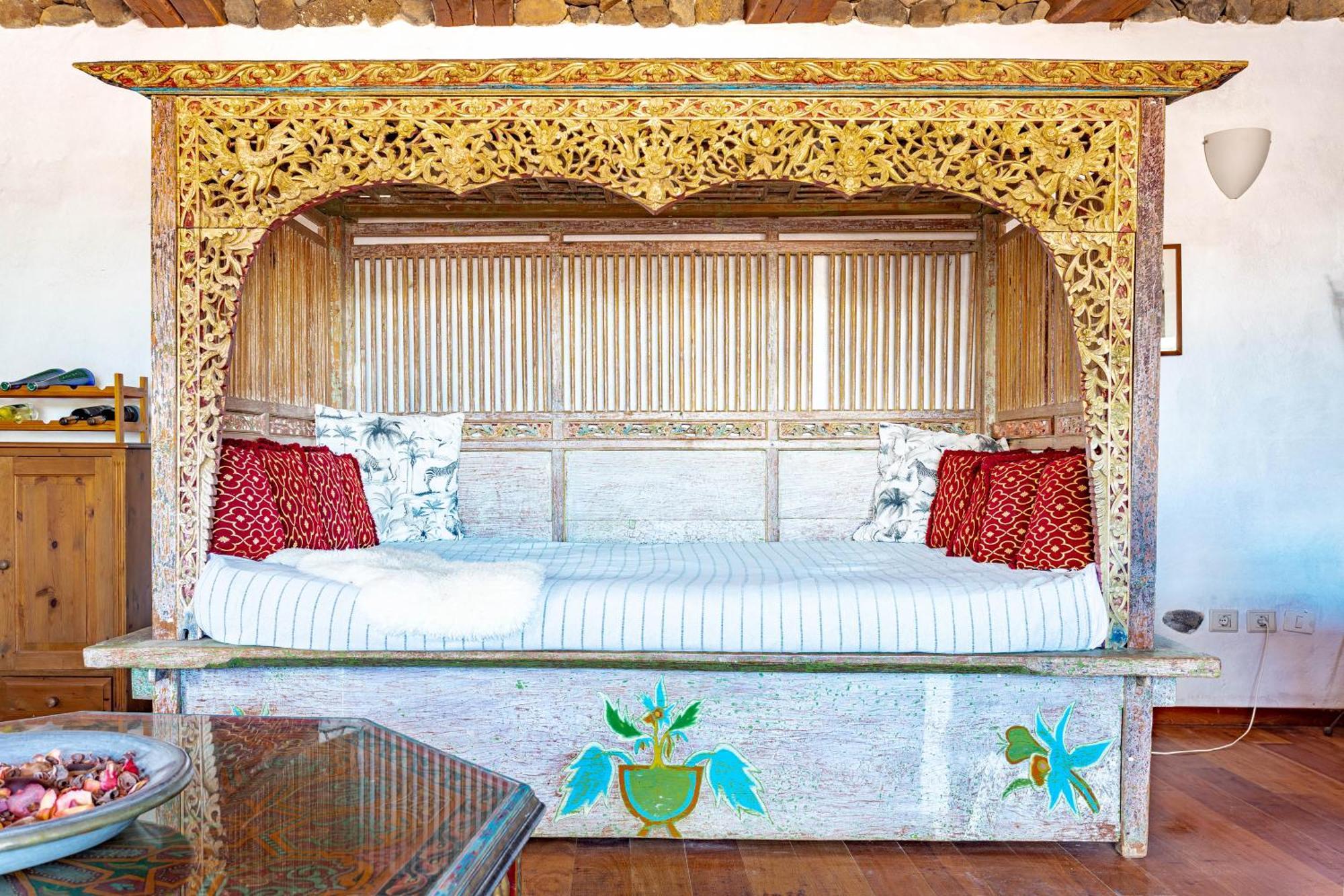 Finca De Arrieta Village - Yurts And Stone Cottages - Shared Pool - Walking Distance To Arrieta Beach - Off Grid Tabayesco Exterior photo