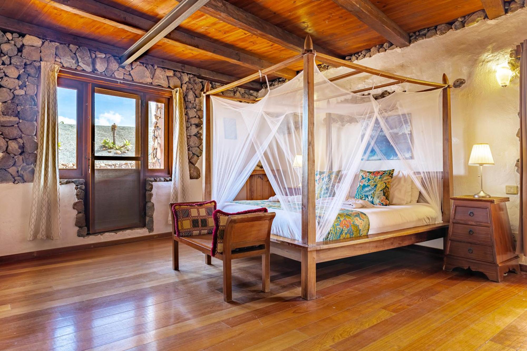 Finca De Arrieta Village - Yurts And Stone Cottages - Shared Pool - Walking Distance To Arrieta Beach - Off Grid Tabayesco Exterior photo