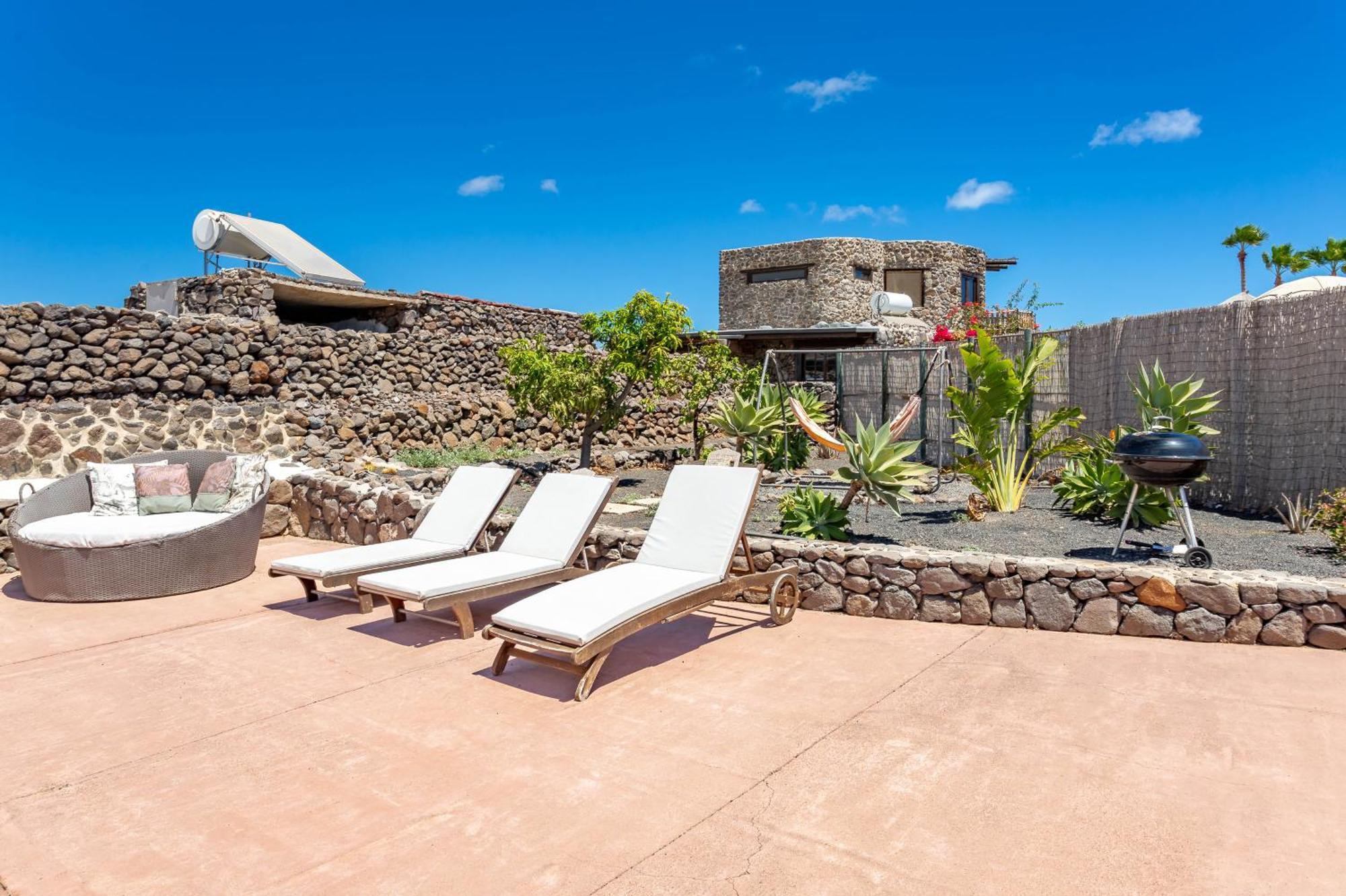 Finca De Arrieta Village - Yurts And Stone Cottages - Shared Pool - Walking Distance To Arrieta Beach - Off Grid Tabayesco Exterior photo