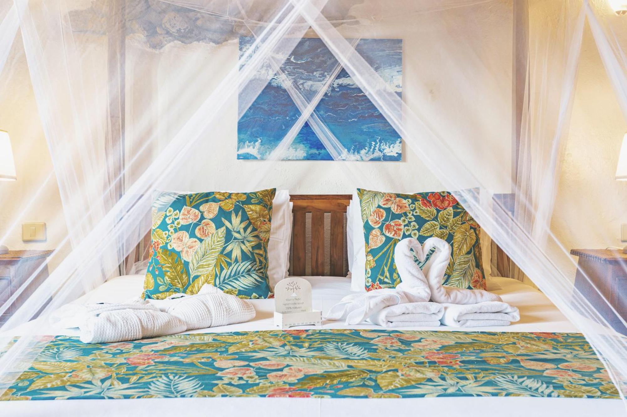 Finca De Arrieta Village - Yurts And Stone Cottages - Shared Pool - Walking Distance To Arrieta Beach - Off Grid Tabayesco Exterior photo